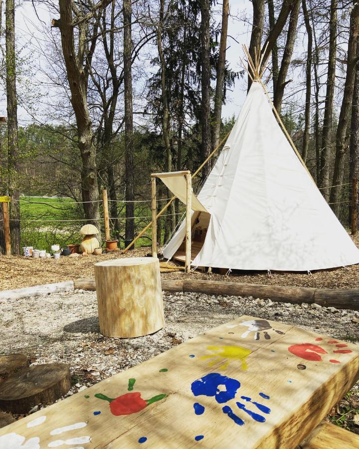 Hotel Glamping Nad Meandry Unhošť Exteriér fotografie